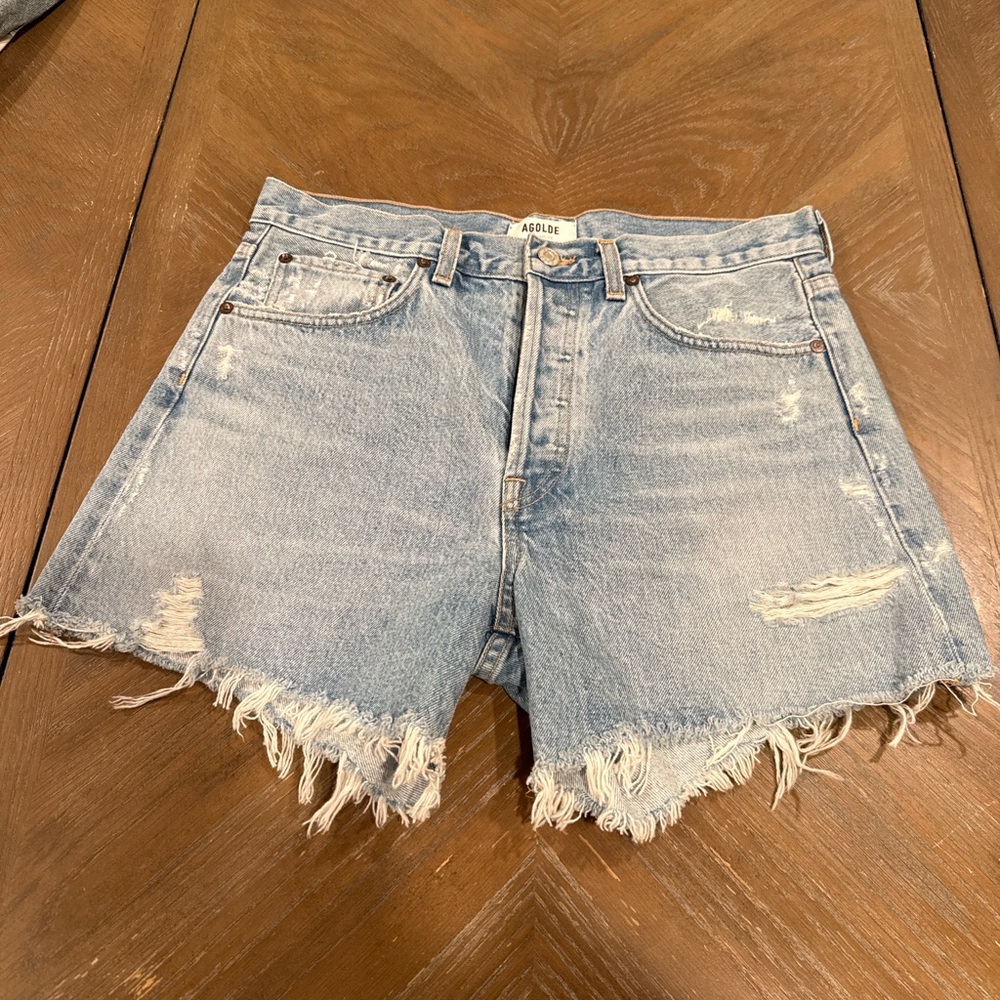 AGOLDE Distressed Denim Shorts Size 27 Button Fly Light Wash Cutoff Raw Hem - Picture 3 of 8